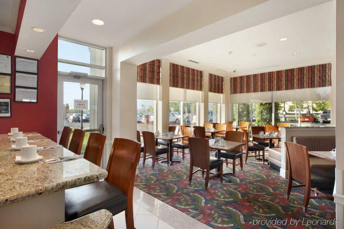 Hilton Garden Inn West Эдмонтон Экстерьер фото