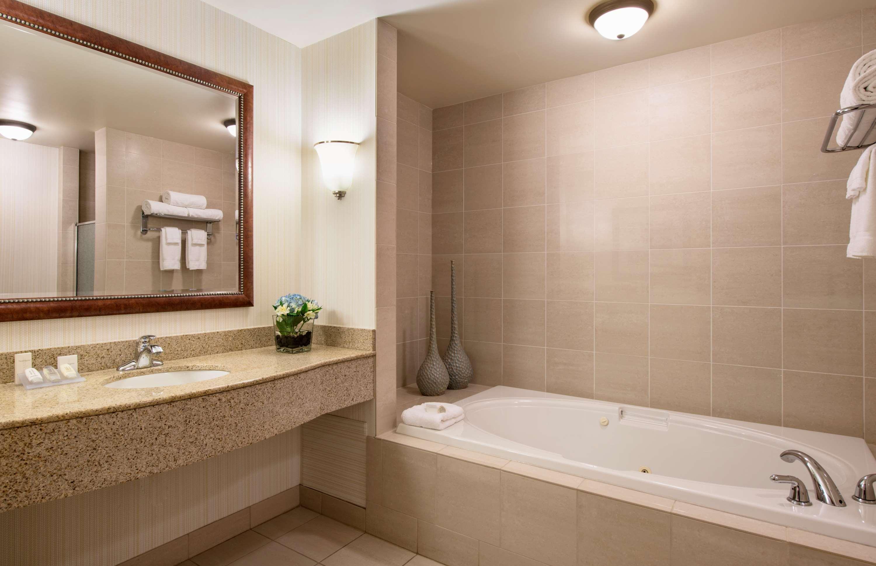 Hilton Garden Inn West Эдмонтон Экстерьер фото