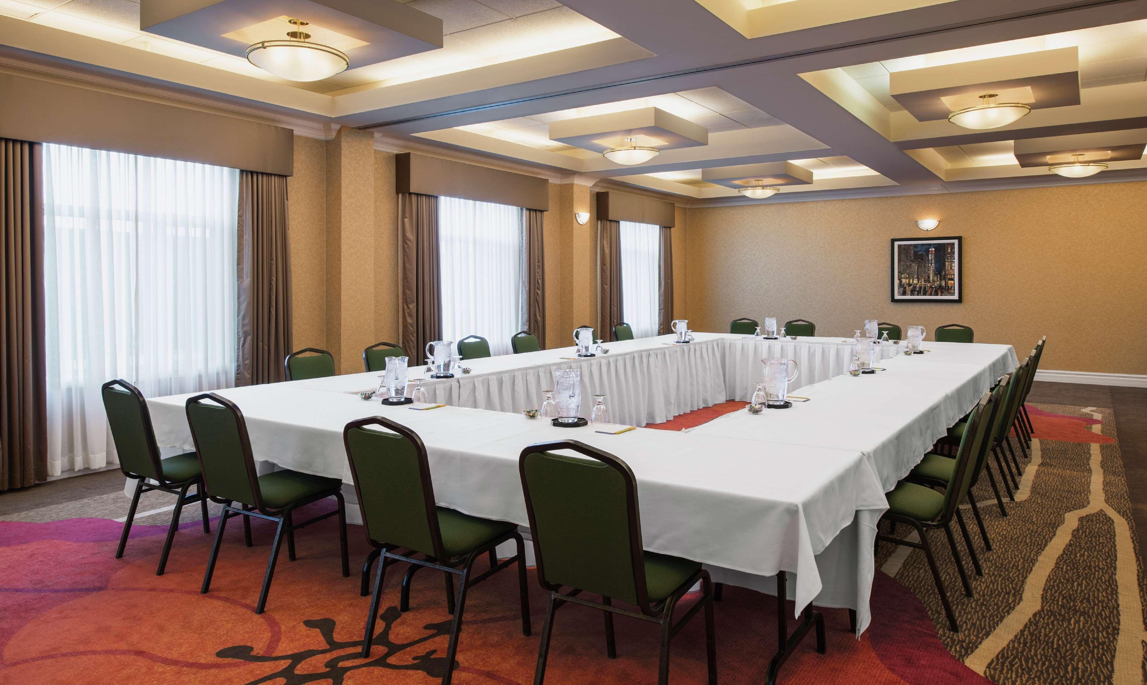 Hilton Garden Inn West Эдмонтон Экстерьер фото
