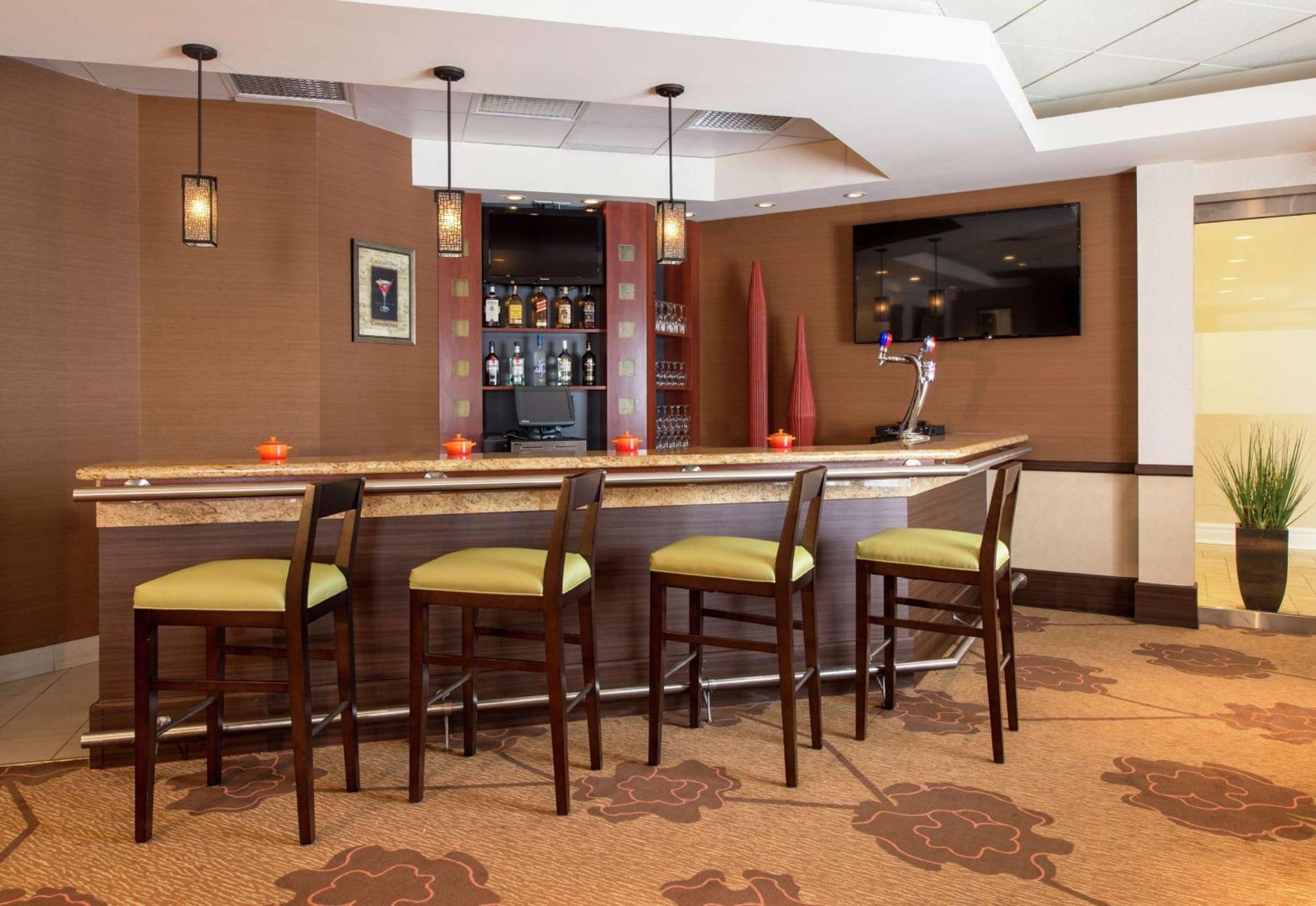 Hilton Garden Inn West Эдмонтон Экстерьер фото