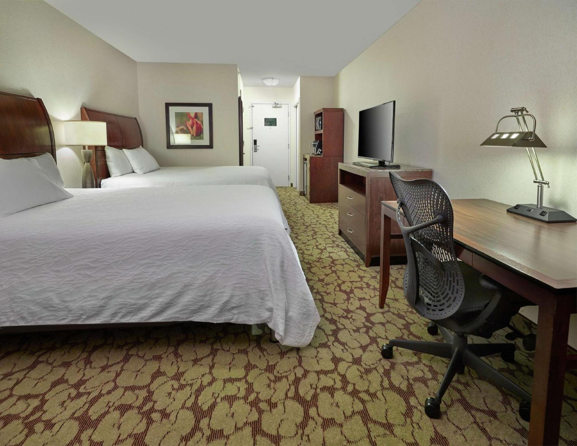 Hilton Garden Inn West Эдмонтон Экстерьер фото