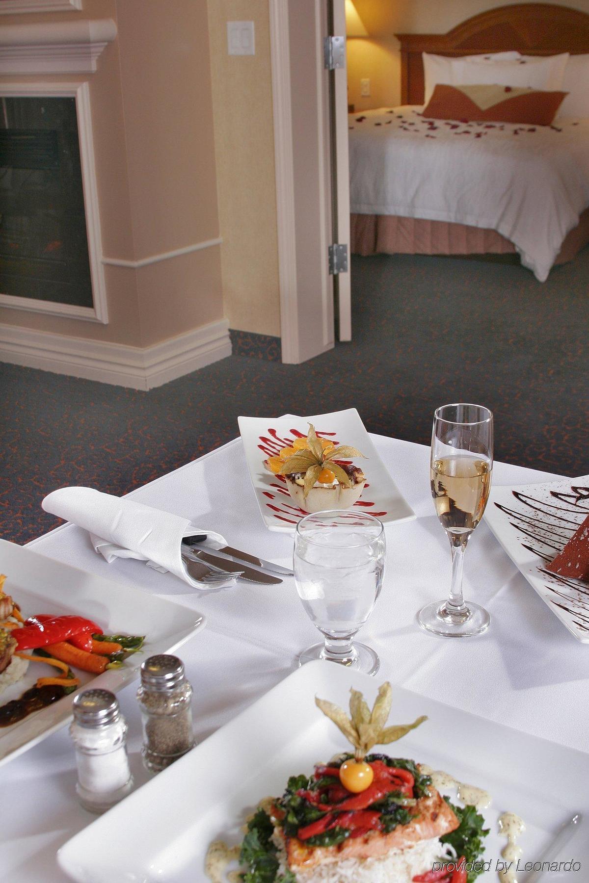 Hilton Garden Inn West Эдмонтон Ресторан фото